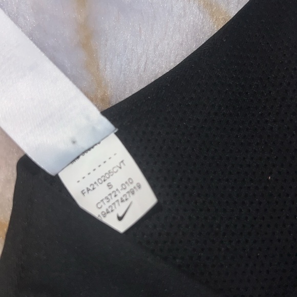 Nike sports top - Picture 4 of 5